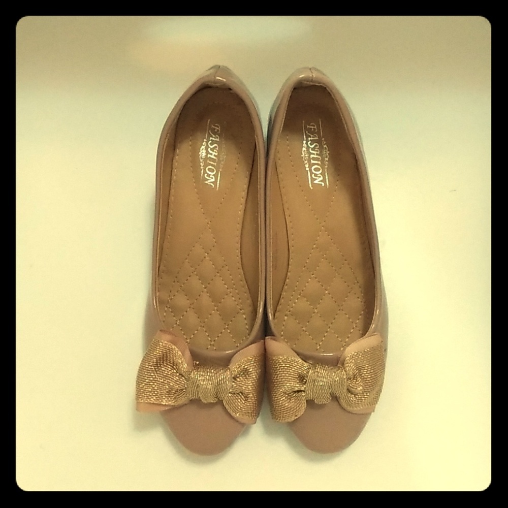 Cute Bow tie shoe cream color with 1.5 inches heel